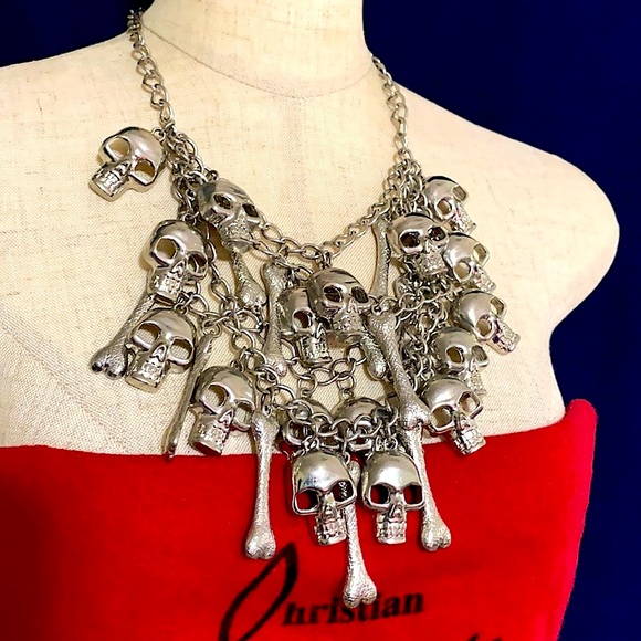 🖤LUCIA💕skull 💀 necklace - Picture 4 of 9